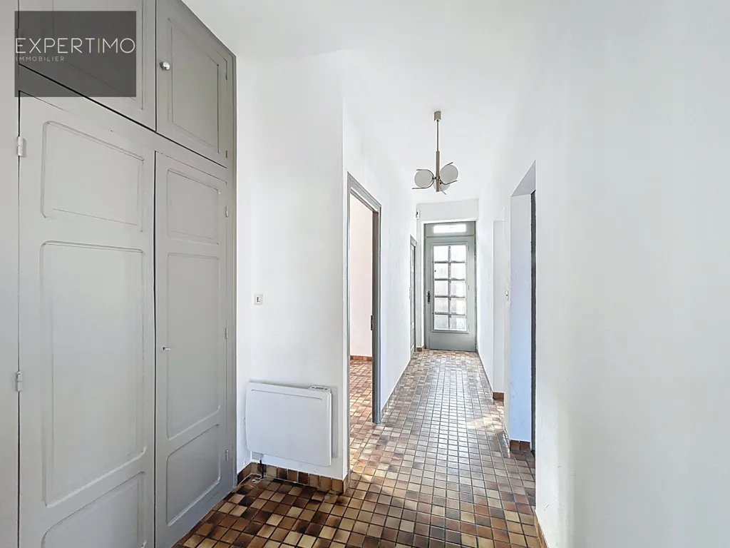 Entrée - Maison avec Garage et Stationnements à Vivier-Pont