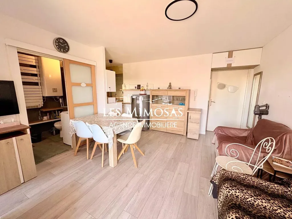 Elutuba - 2-Bedroom Flat with Terrace near Frejus-Plage