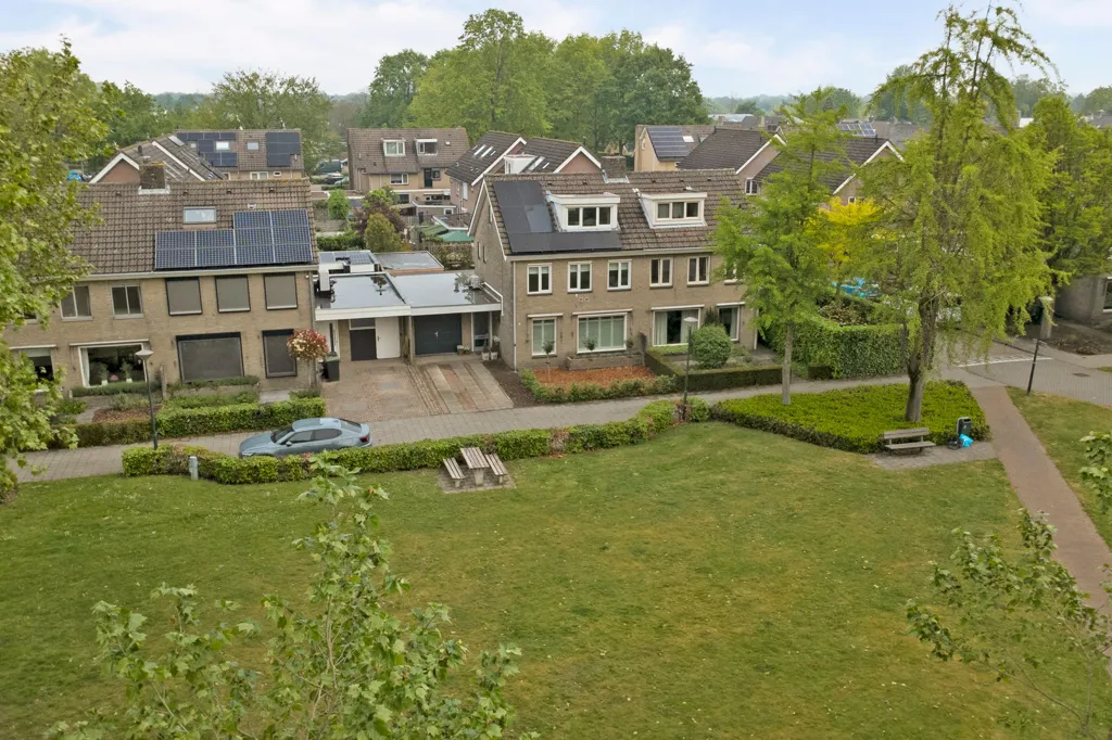 Vue aérienne - Modernised Two-Storey House with Garden in De Elst
