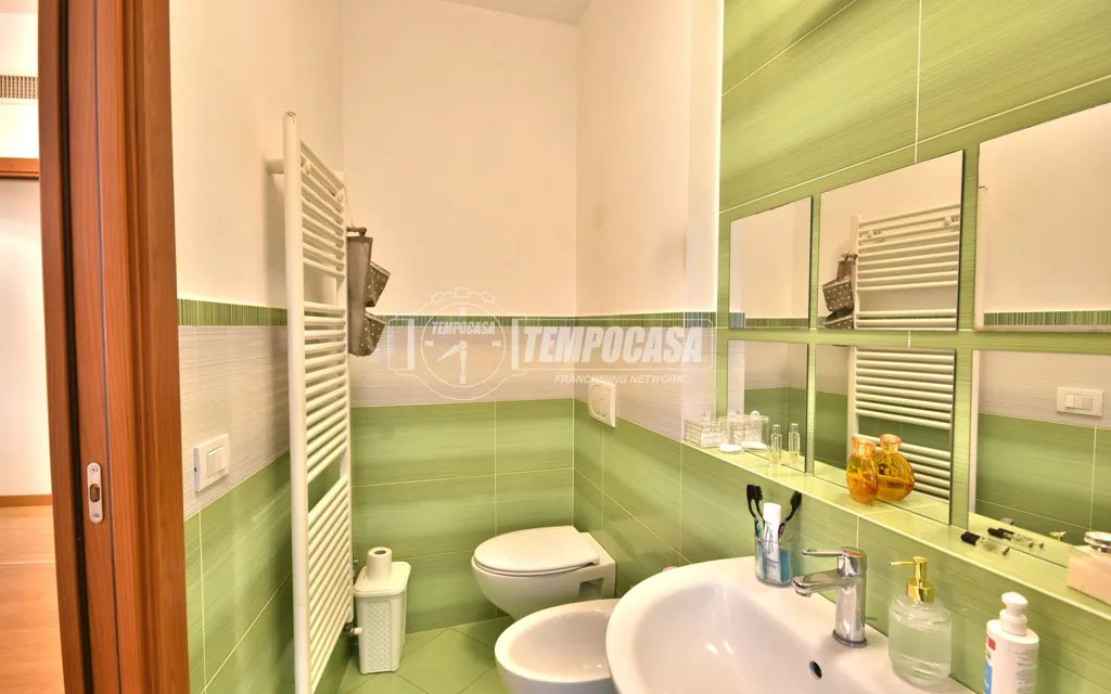 Salles de bain - Restored Apartment with Double Garage in Osimo