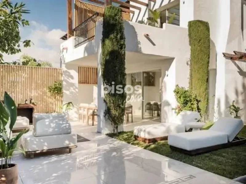Terrasse - Corner Semi-Detached Villa with Pool in Marbella