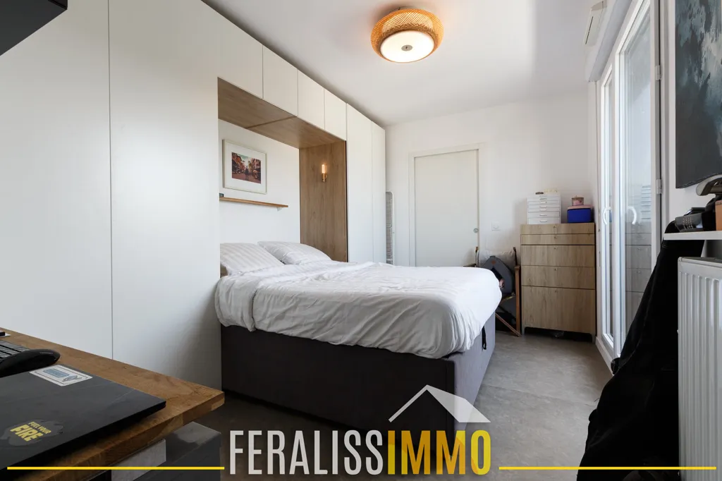 Bedrooms - Flat with Large Terrace in Sought-After Area