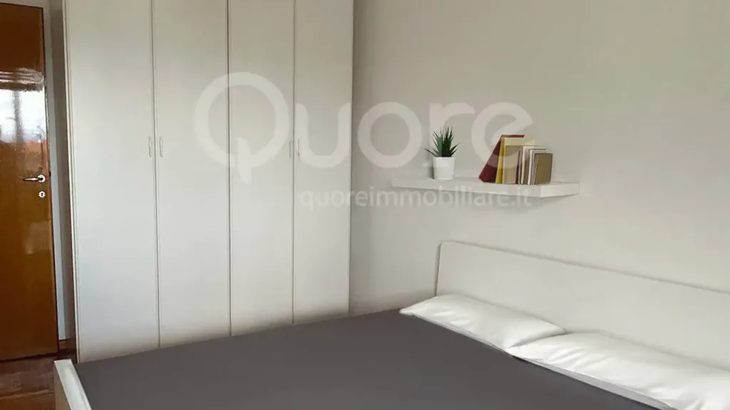 Chambres - Three-Bedroom Apartment with Panoramic View in Udine