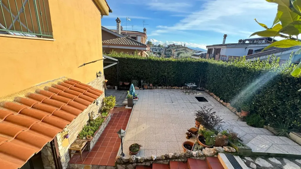 Terrasse - Rustic Villa with Terraces in Guidonia Montecelio
