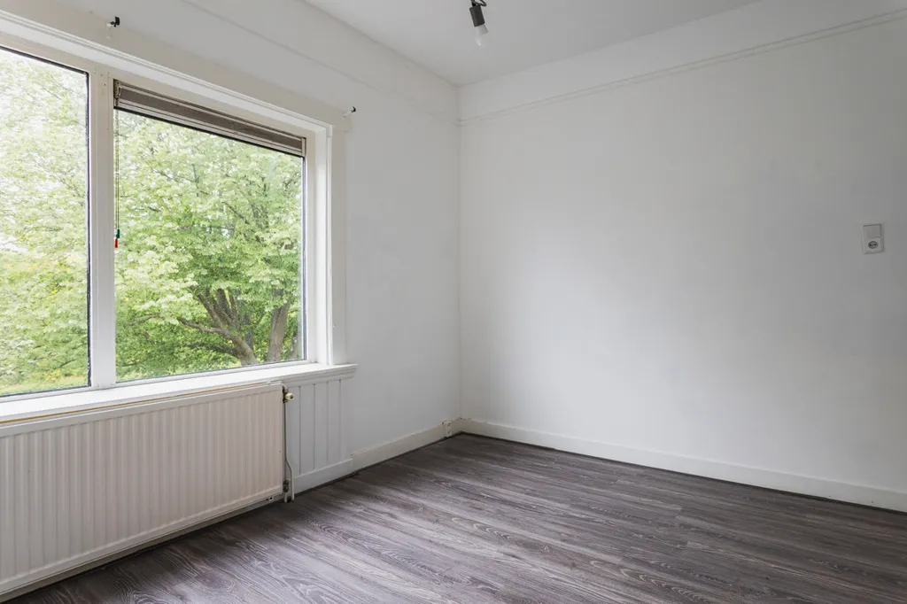 Pièces - Spacious Apartment with Balcony in Bomenbuurt
