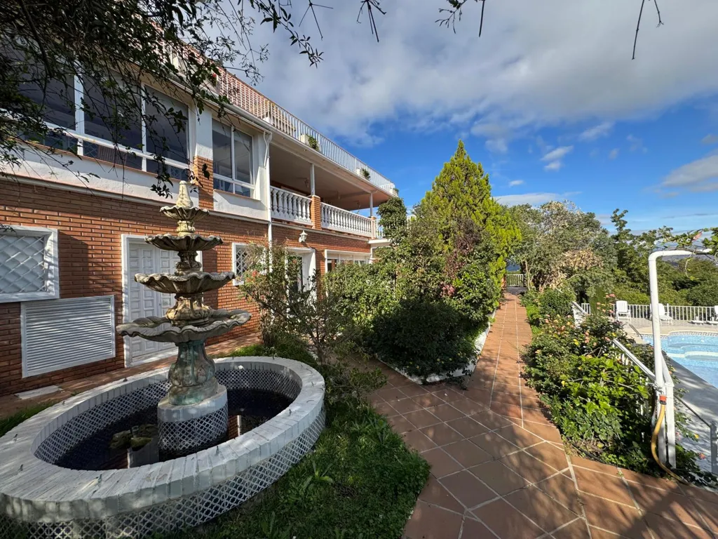 Piscina - Luxury Villa with Pool in Alhaurín de la Torre