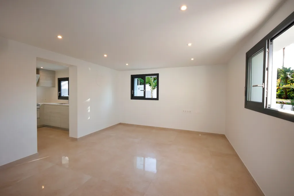 Toad - Contemporary Chalet with Solar Installation in Calpe