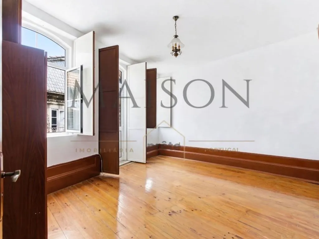 Pièces - Historic House with Commercial Space in Penafiel