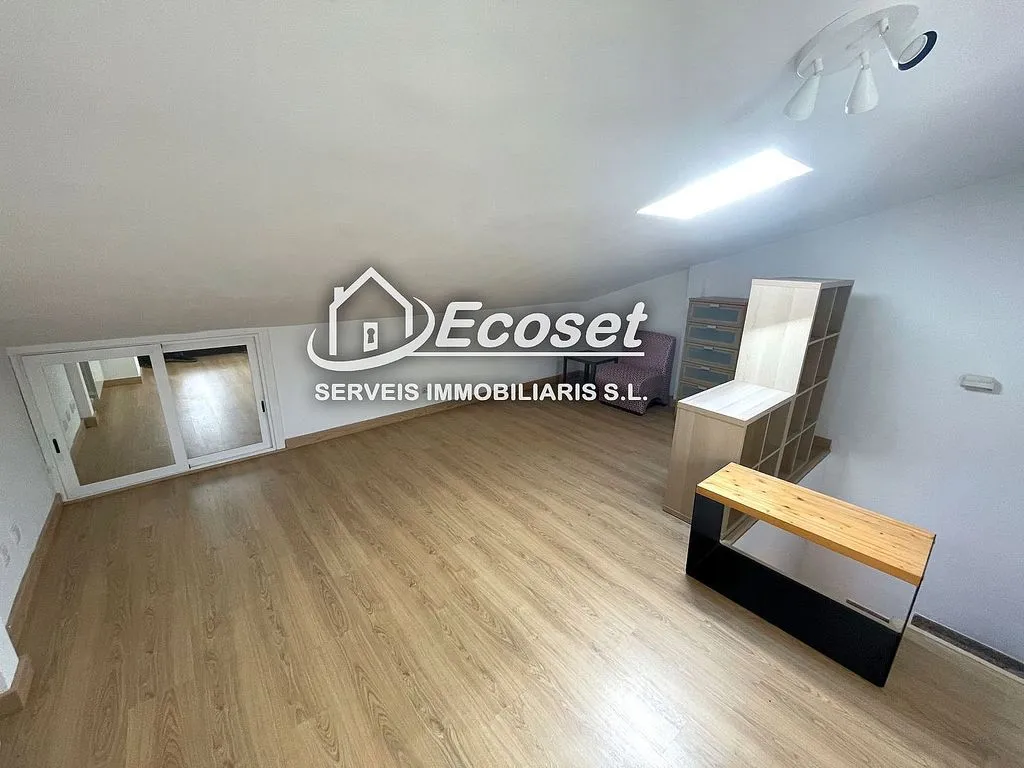 Soggiorno - Triplex with Central Heating in Vallirana Centre