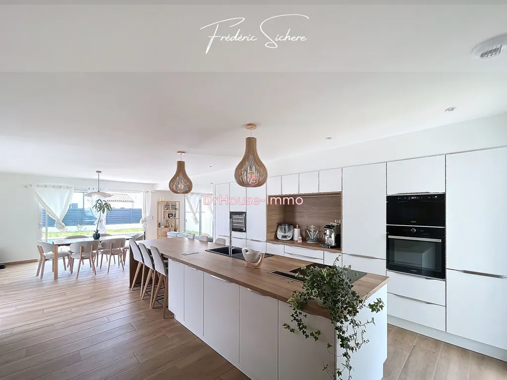 Cuisine - Maison Contemporaine avec Piscine à La Jarrie