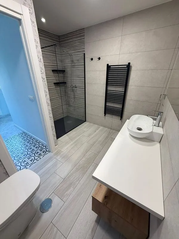 Vannitoad - Modern Flat with Terrace in Urban Core