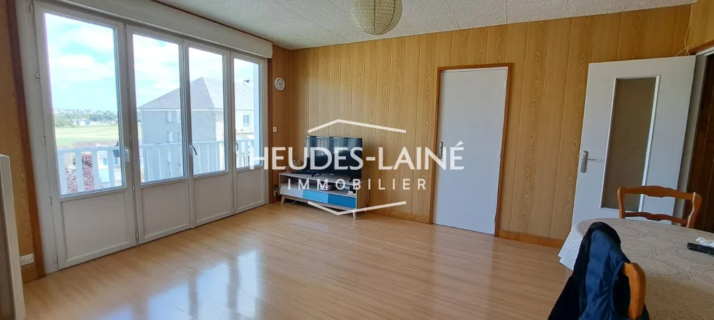 Bedrooms - 4-Bed Flat with Balcony in Pontorson