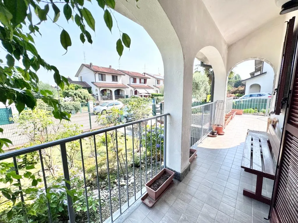 Rõdu - Corner Semi-Detached Villa with Garden in Casarile
