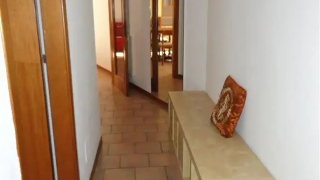Esik - Bright Trilocale with Terrace in Certaldo