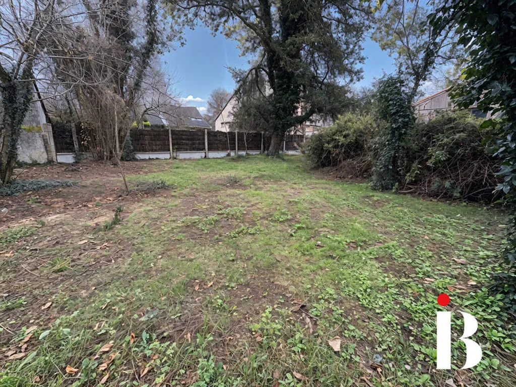 Aed - Buildable Land with Garden in Saint Herblain
