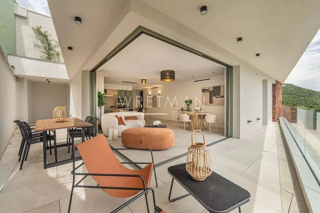 Terrasse - Appartement Luxe avec Piscine à Les Adrets-de-l'Estérel