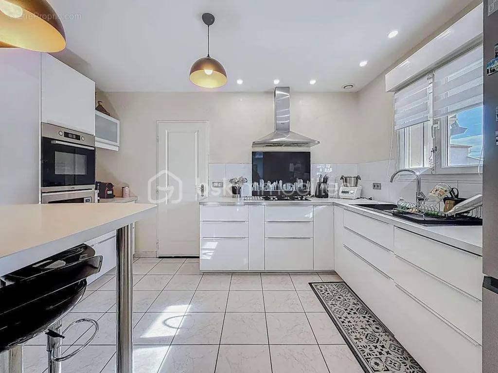 Kitchen - Villa with Pool and Garage in Cournonsec