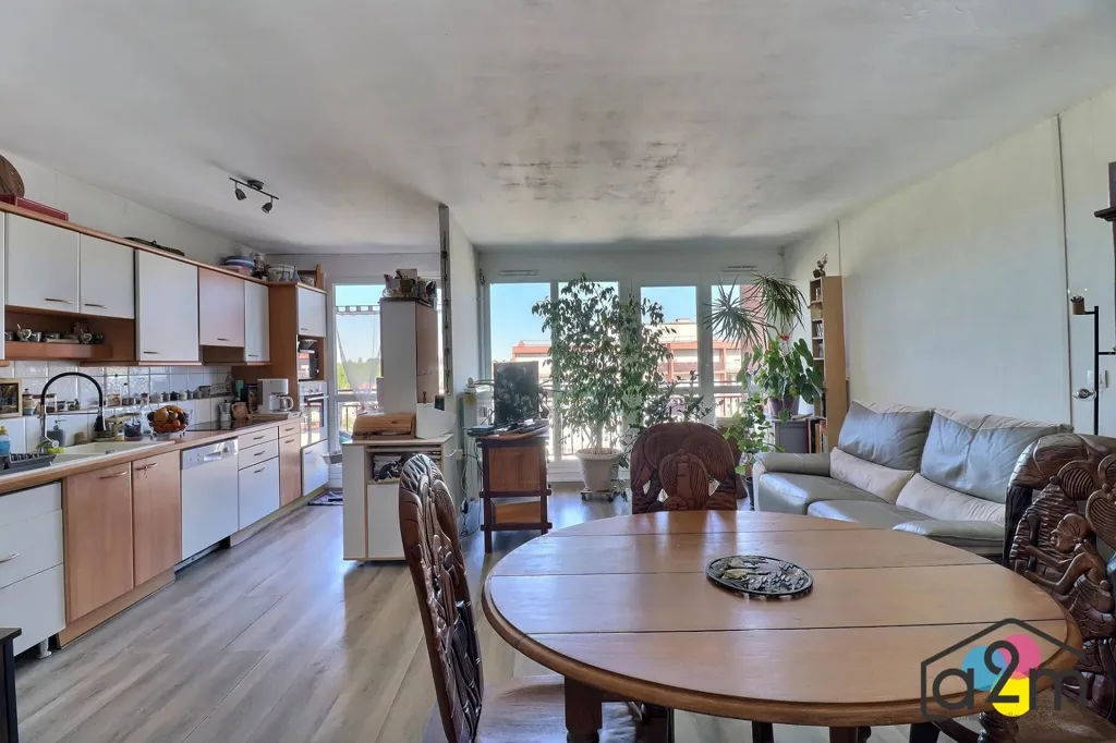 Salle à manger - Appartement F4 avec Balcon dans Résidence Sécurisée