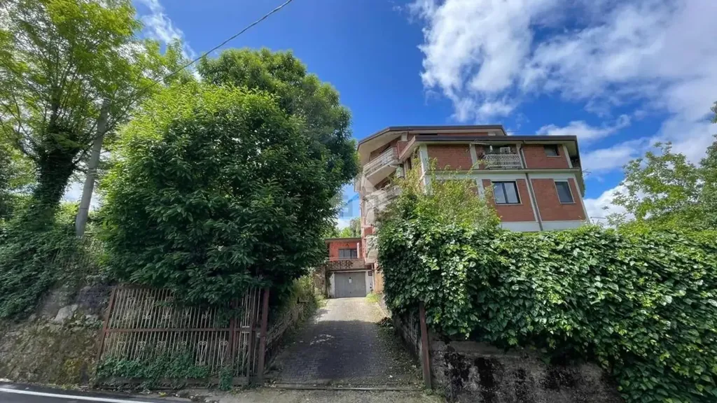 Extérieur - Armed 2-Bedroom Apartment with Balcony in Atripalda
