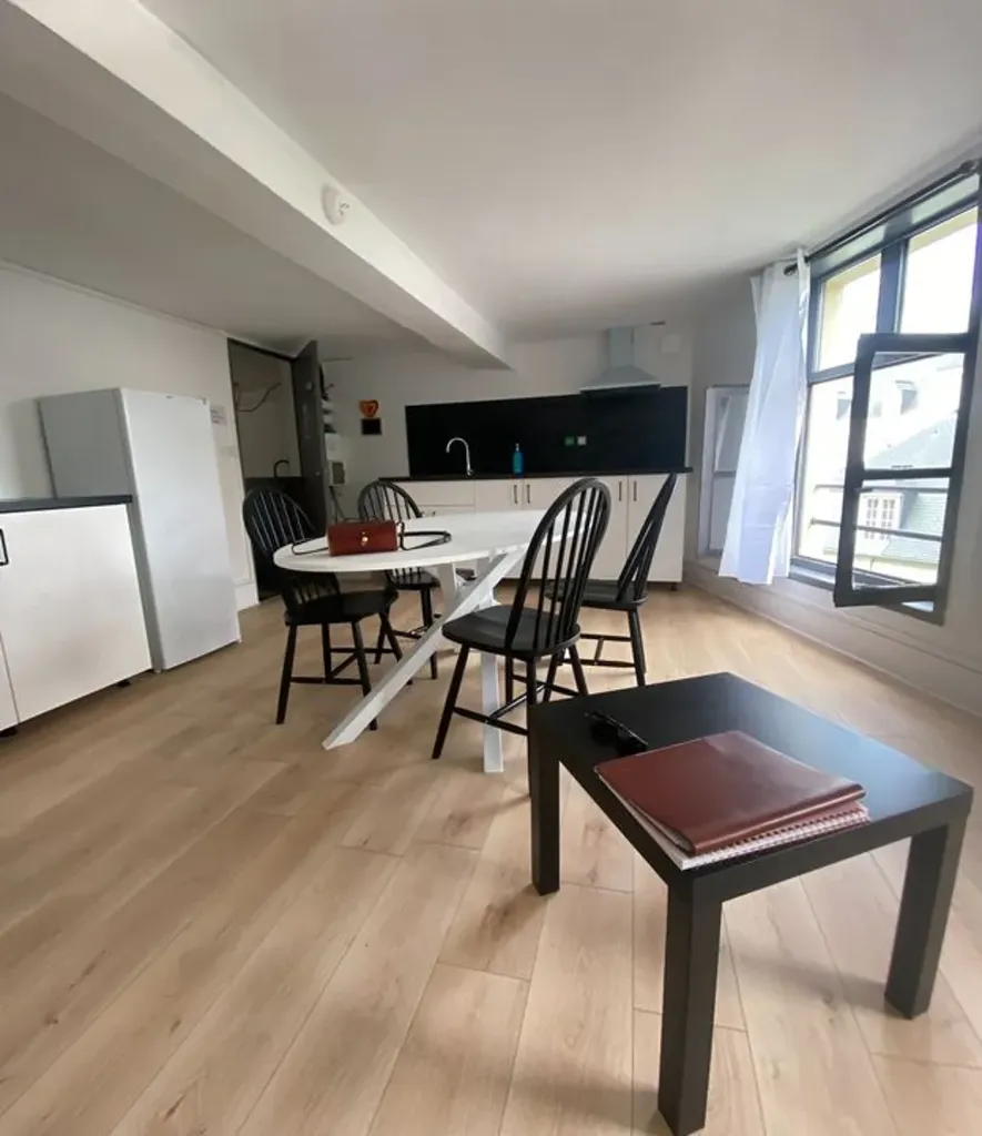 Séjour - Chambre Meublée avec Internet à Valenciennes