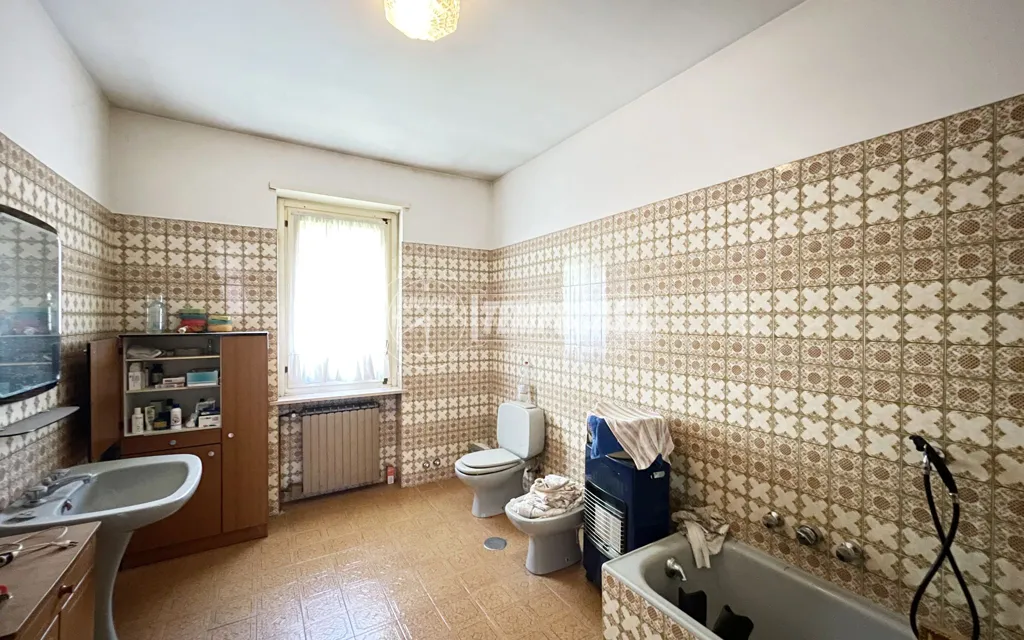 Salles de bain - Villa with Private Garden in Caluso