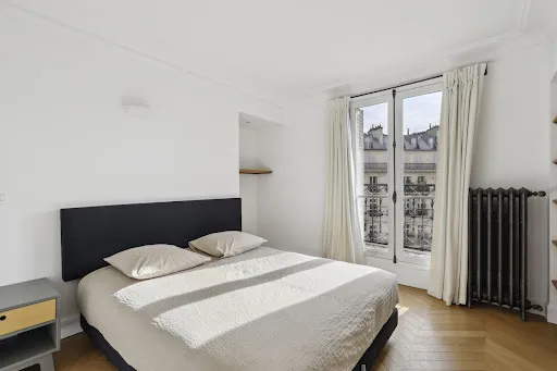Chambres - Appartement de Luxe avec Balcons Filants à Paris 7ᵉ