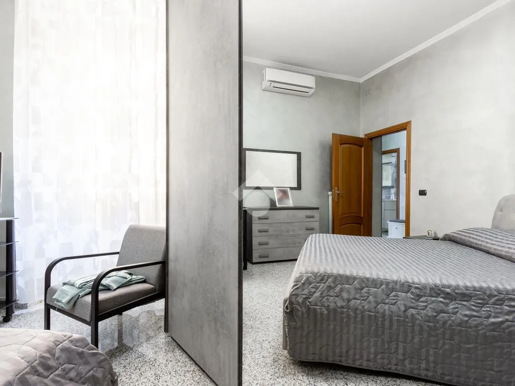 Chambres - 3-Room Apartment with Double Exposure in Rome