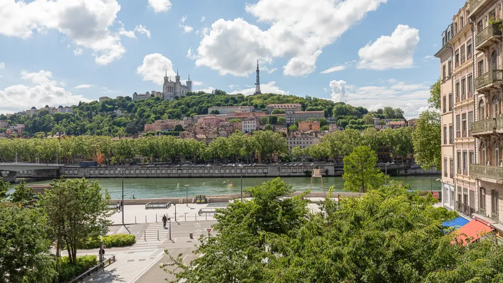 Appartement Néo-Gothique avec Vue sur la Saône à Lyon