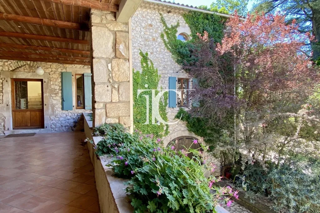Terrazza - Jewel-Box Mas with Courtyard in Barjac