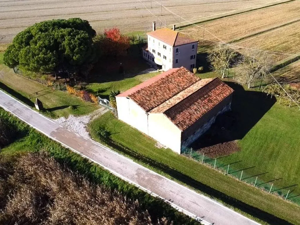 Õhuvaade - Historic Farmhouse with Pier in Jesolo