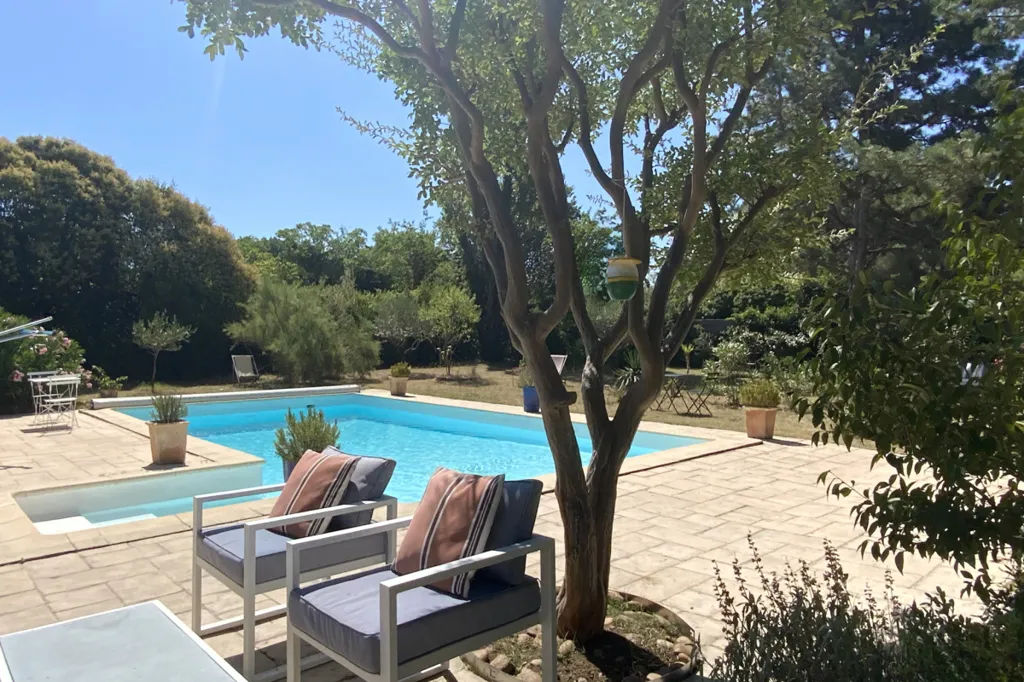 Piscine - Maison avec Piscine et Vue Jardin à Uzès