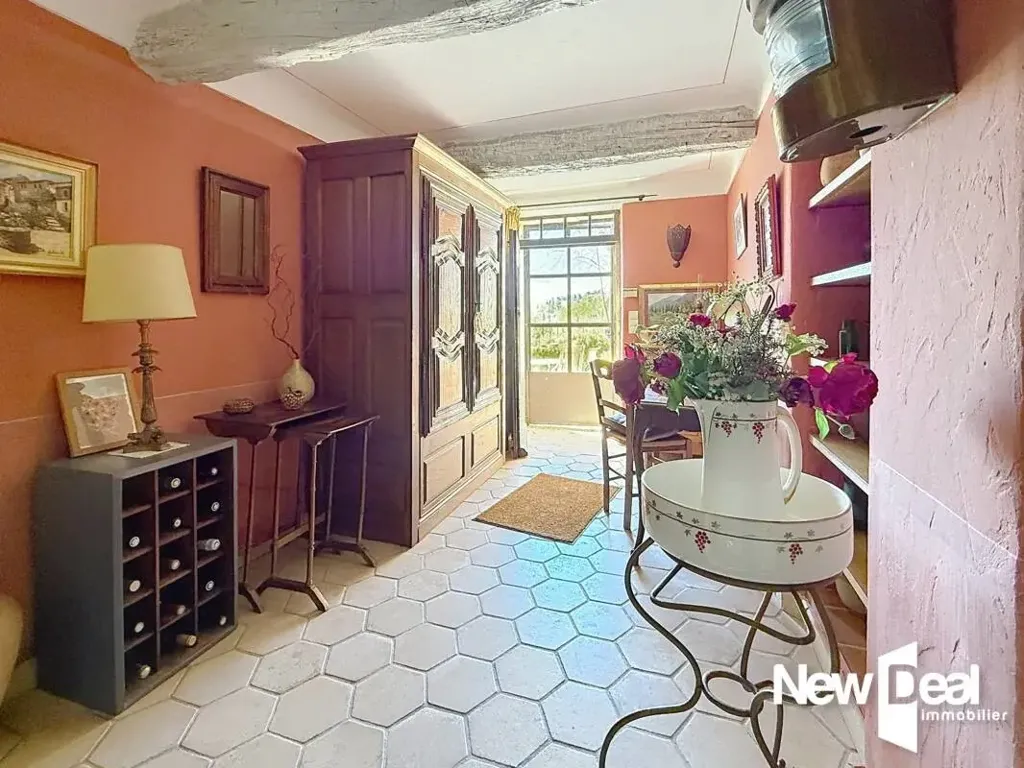 Esik - Authentic Bastide with Jacuzzi in Tourrettes