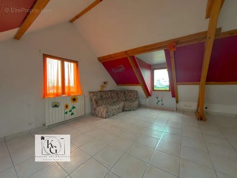 Pièces - Maison Individuelle avec Terrasse et Jardin Calme