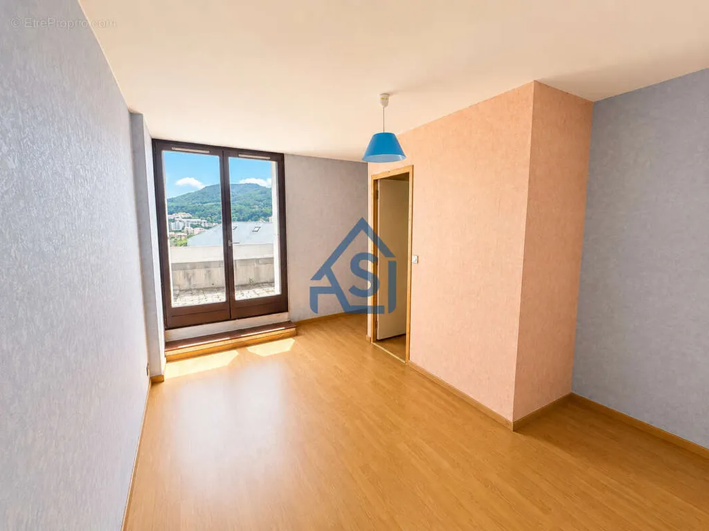 Pièces - Appartement T5 en Triplex avec Terrasses et Parking Privatif