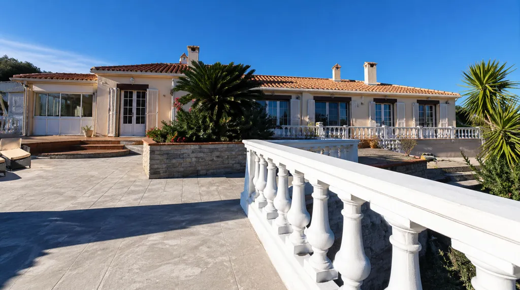 Terrass - Villa with Sea View in the Albères