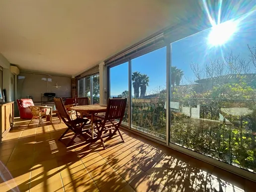 Terrasse - Villa Luxueuse avec Vue Mer à Saint-Aygulf