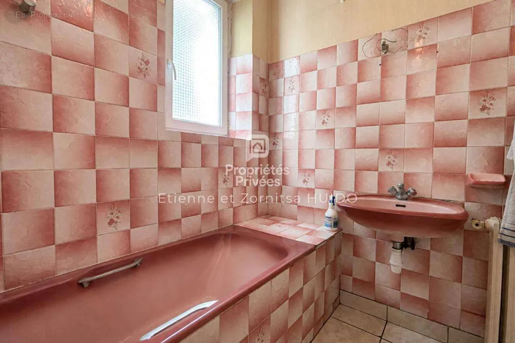 Salles de bain - Maison de Ville avec Jardin et Rivière à Vatan