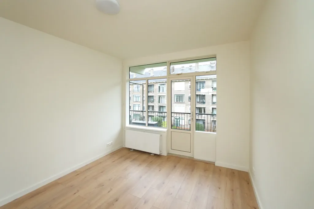 Pièces - Renovated 3-Bed Apartment with Balcony in Den Haag