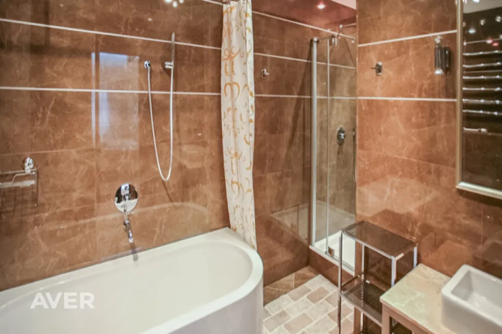 Salles de bain - 4-Bedroom Apartment with Historical Features in Old Riga