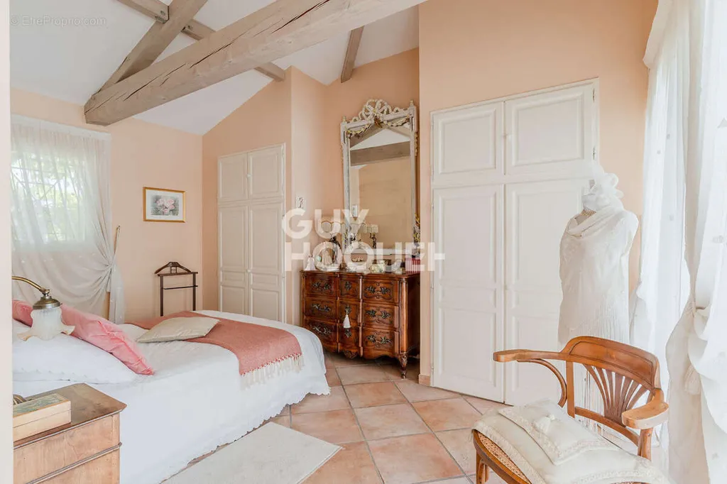 Magamistoad - Architectural Villa with Pool on Rochetaillée Heights