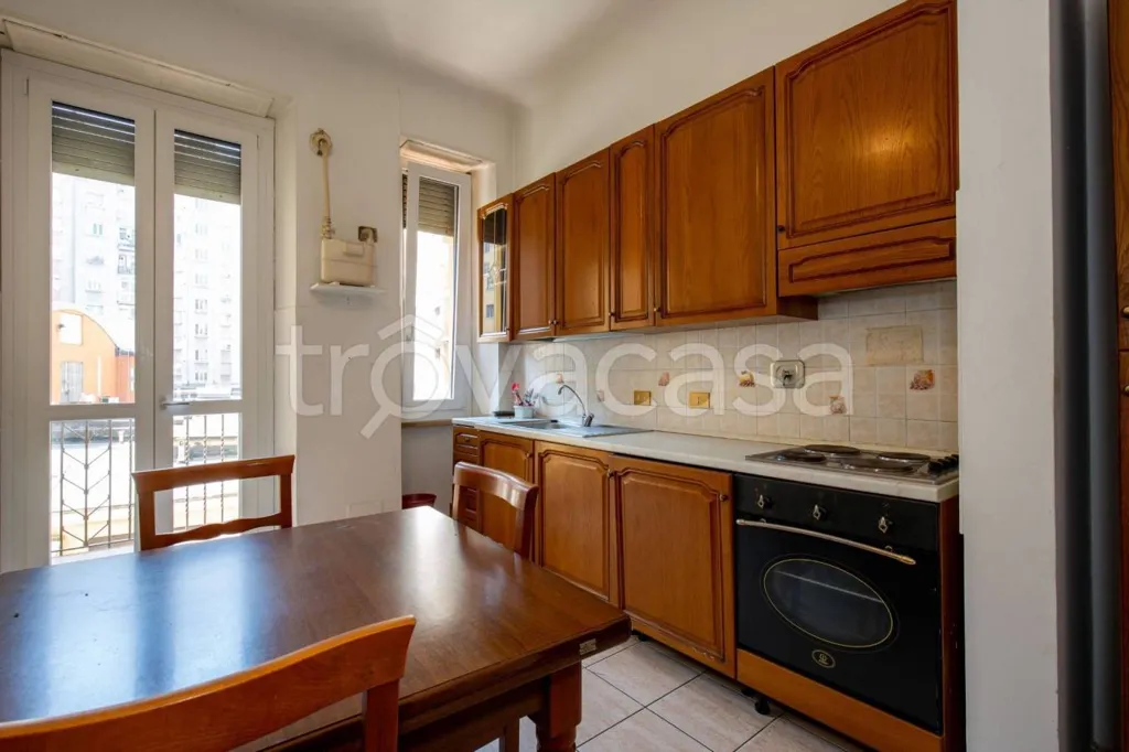 Köök - Spacious 2-Bedroom Apartment in Torino