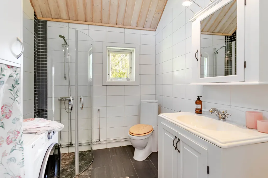 Bagni - Holiday Home with Lake View in Jönköping