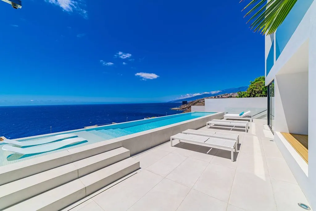 Piscine - Contemporary Villa with Sea Views in Santa Cruz