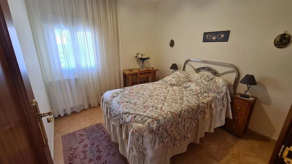 Magamistoad - Bright 2-Bedroom Flat in Zona Pinilla
