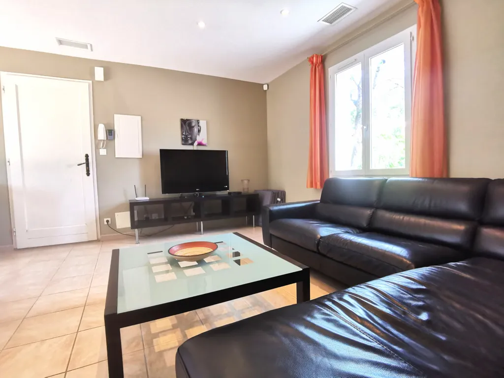 Séjour - Propriété avec 4 Gîtes et Piscine à Béziers