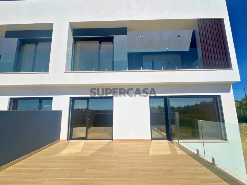 Exterior - Newly Built House with Terrace in Caparica