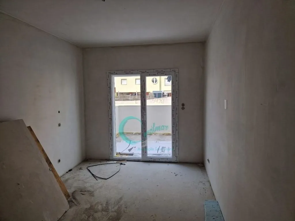 Pièces - 3-Bedroom Apartment with Balcony in Corroios