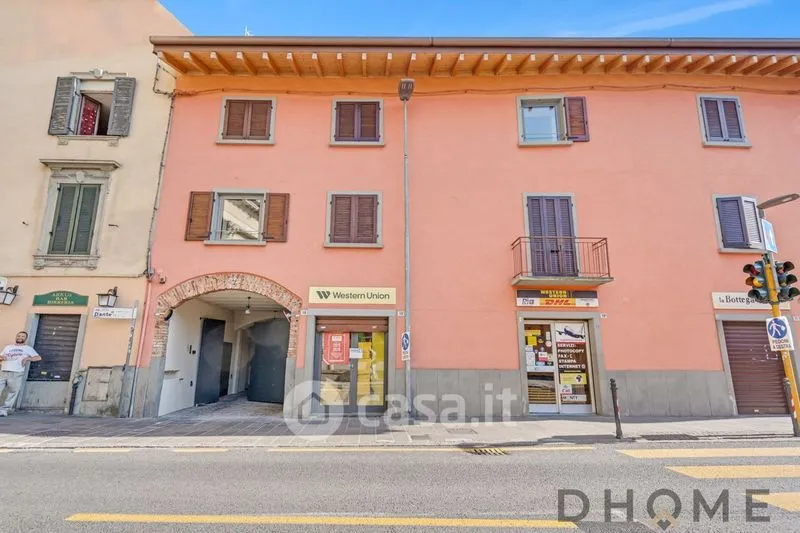 Exterior - Spacious 4-Bedroom Flat with Balcony in Seriate