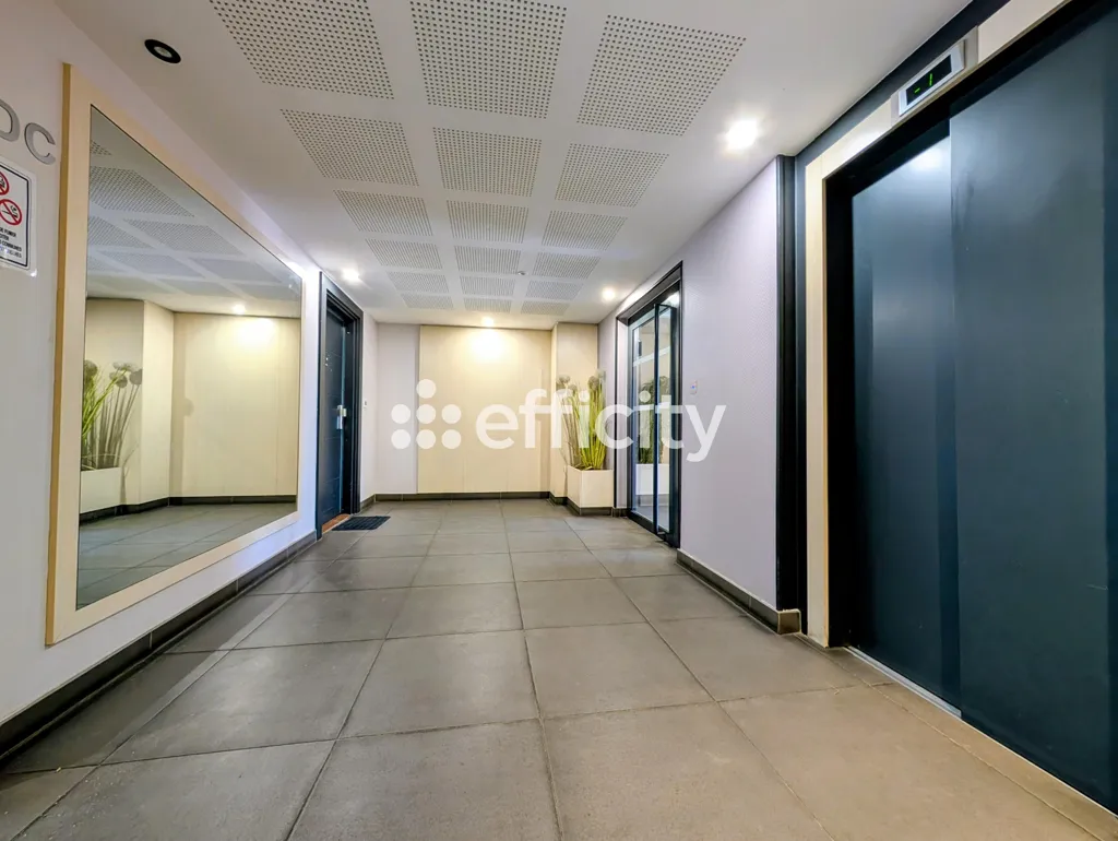 Hallway - Modern Flat with Balcony in Epinay-sur-Seine