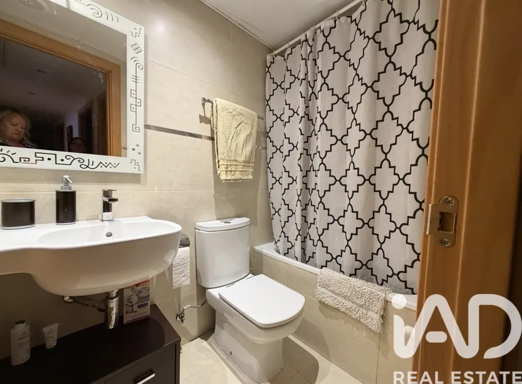Salles de bain - Spacious Apartment with Parking in Benavent de Segrià